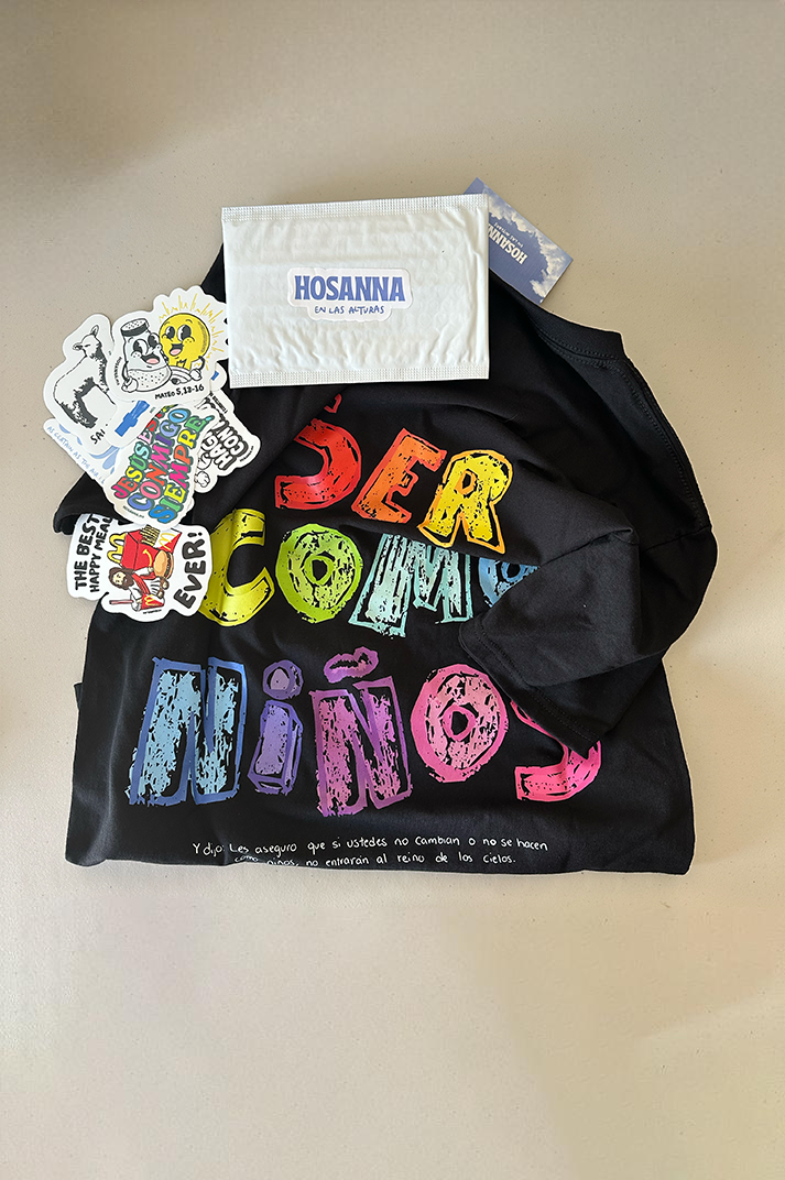 Playera SER COMO NIÑOS Joyful Letters + Paquete de 10 Stickers